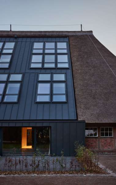 Fortid og fremtid forenes med stålprofiler, Gut Damp in 24351 Damp